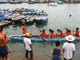 people gettng ready for the dragon boat race