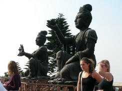 Other statues around the Big Buddha statue